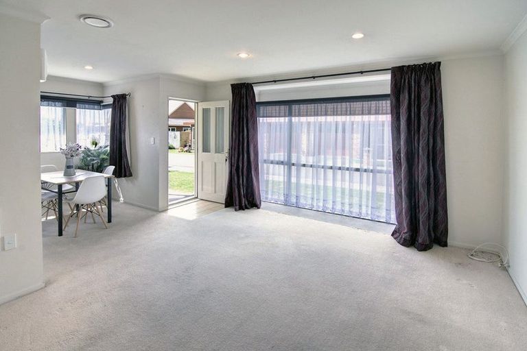 Photo of property in Holdsworth Villas, 4/2 William Donald Drive, Solway, Masterton, 5810