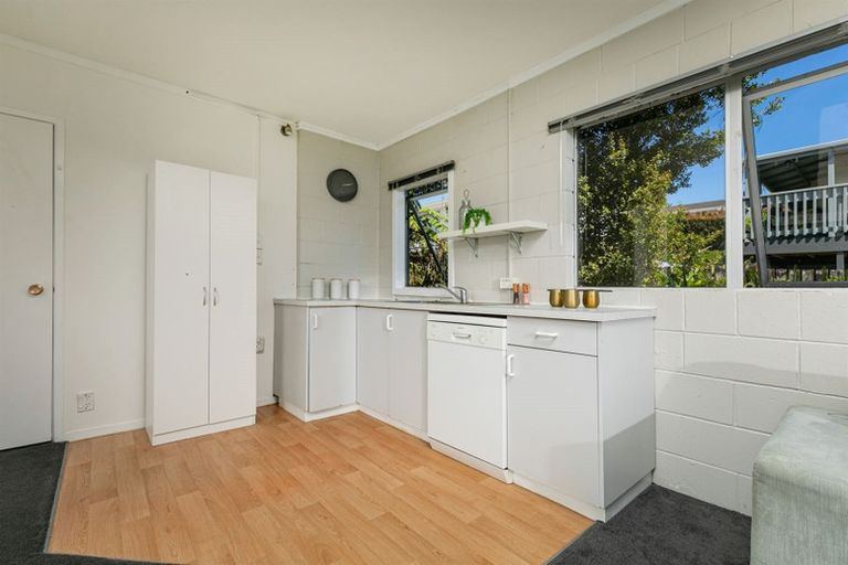 Photo of property in 7 Seabar Place, Glen Eden, Auckland, 0602