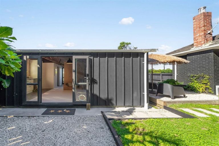 Photo of property in 17 Karamu Street, Te Atatu Peninsula, Auckland, 0610