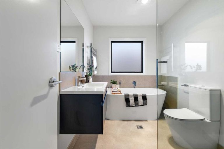 Photo of property in 1/40 Rose Berry Crescent, Flagstaff, Hamilton, 3210