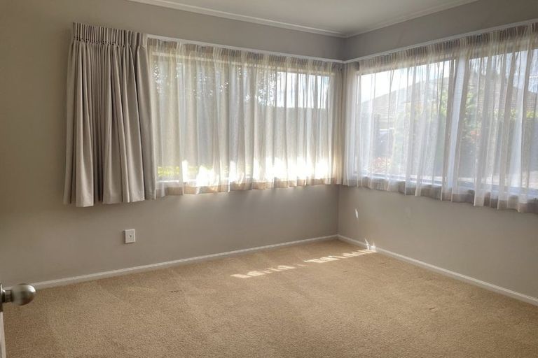 Photo of property in 16 Yarlside Place, Northpark, Auckland, 2013