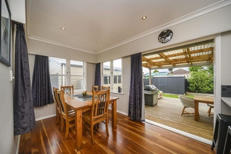 Photo of property in 18 Woburn Place, Takaro, Palmerston North, 4412