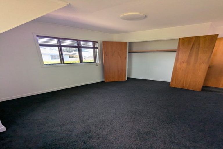 Photo of property in 2/5 Seacliffe Avenue, Belmont, Auckland, 0622