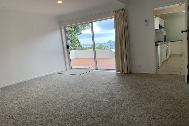 Photo of property in 115 Pupuke Road, Northcote, Auckland, 0627