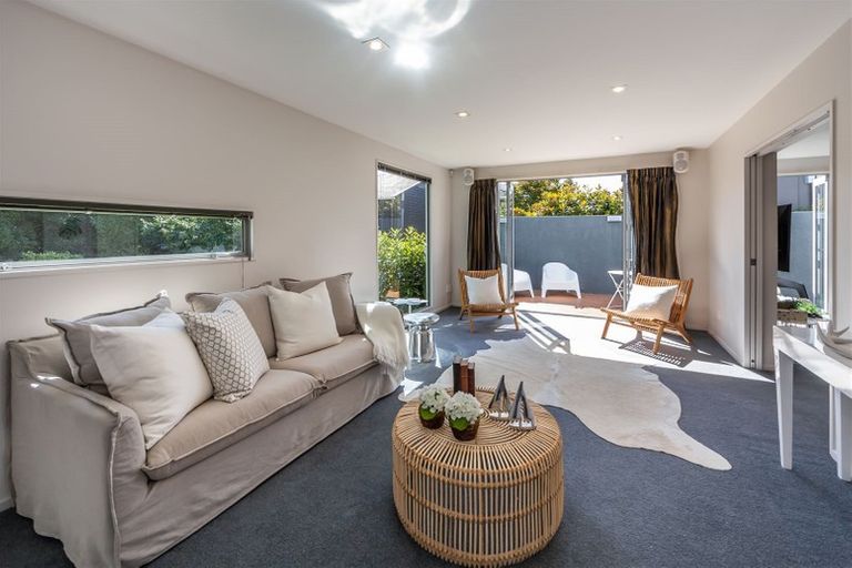 Photo of property in 35 Oakford Close, Riccarton, Christchurch, 8011