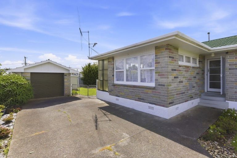 Photo of property in 3 Selwyn Street, Levin, 5510