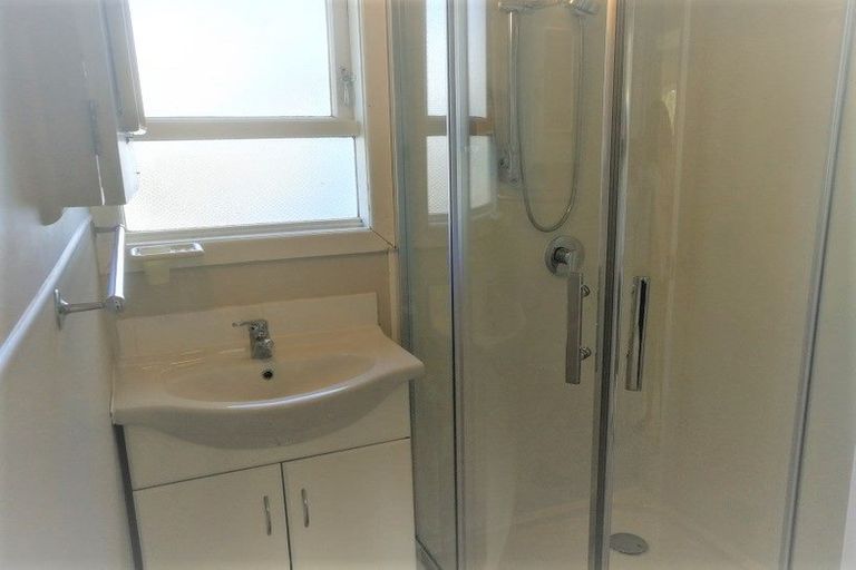 Photo of property in 18 Ramillies Place, Glenfield, Auckland, 0629