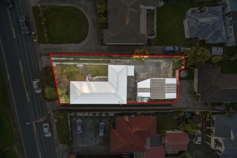 Photo of property in 36 Pine Avenue, Henderson, Auckland, 0612