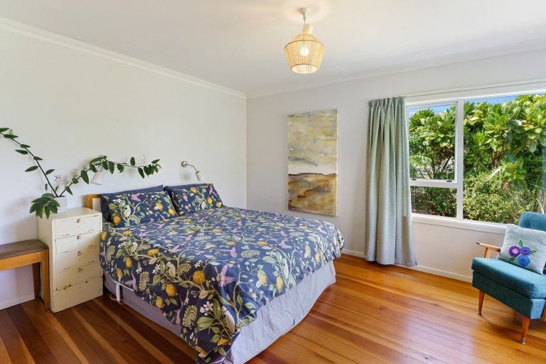 Photo of property in 32 Kiharoa Street, Otaki Beach, Otaki, 5512