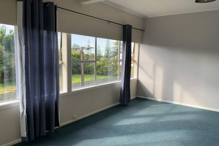 Photo of property in 27 Waiwera Place, Waiwera, Orewa, 0994