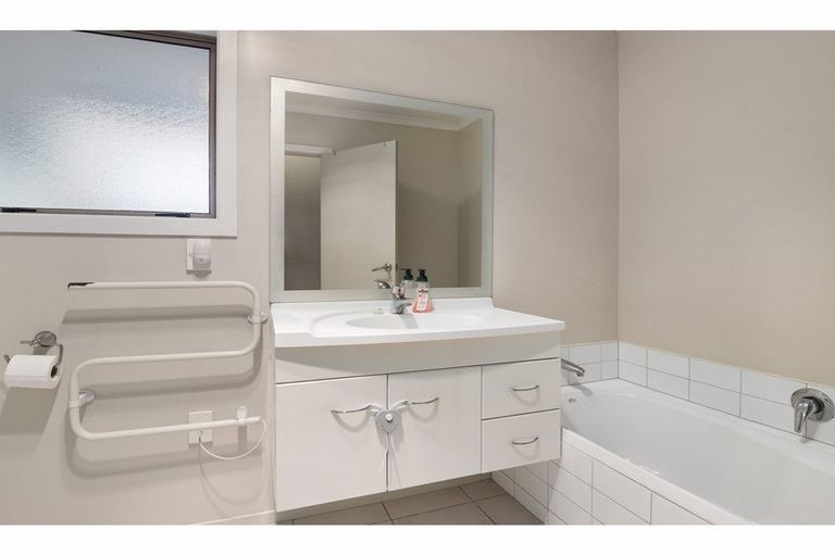 Photo of property in 45/64 Kawaha Point Road, Kawaha Point, Rotorua, 3010