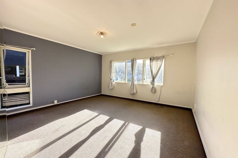 Photo of property in 38 Wyoming Avenue, Murrays Bay, Auckland, 0630