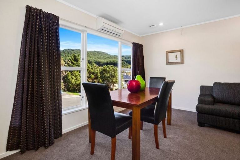 Photo of property in 14a Zande Terrace, Tawa, Wellington, 5028