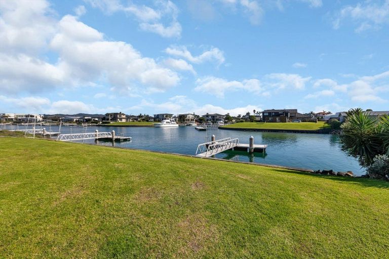 Photo of property in 23 Fred Carr Place, One Tree Point, 0118