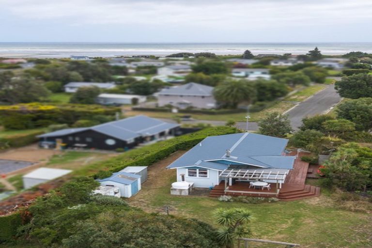 Photo of property in 44 Sarah Street, Waikawa Beach, Levin, 5573