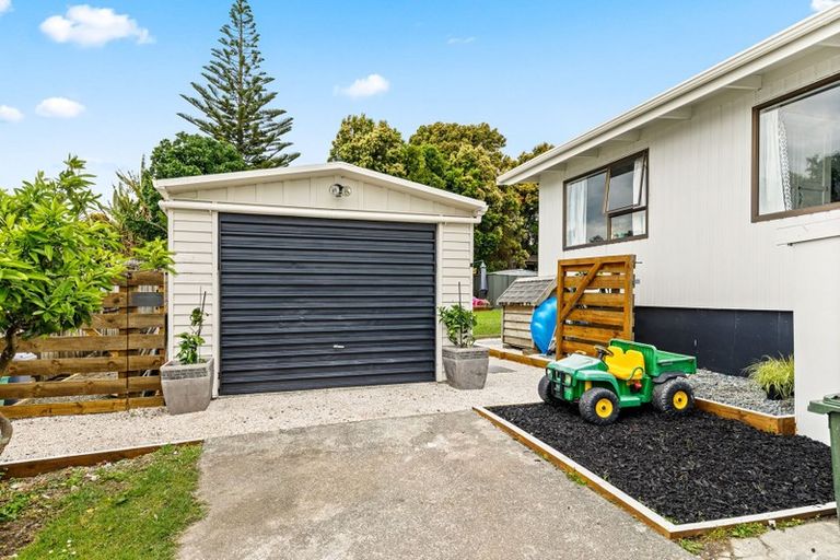 Photo of property in 18 Kauri Crescent, Snells Beach, 0920