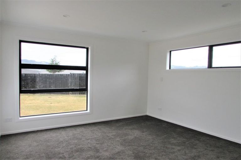 Photo of property in 8 Whitten Way, Wallaceville, Upper Hutt, 5018