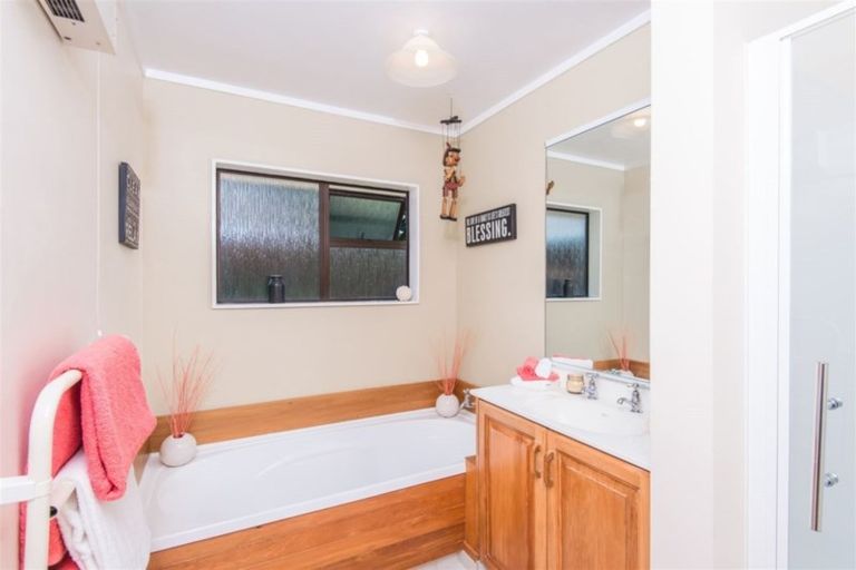 Photo of property in 3 Ronald Woolf Place, Churton Park, Wellington, 6037