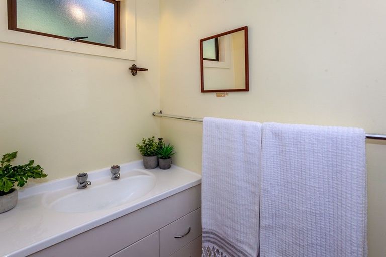 Photo of property in 20 Tutaritari Road, Hahei, Whitianga, 3591