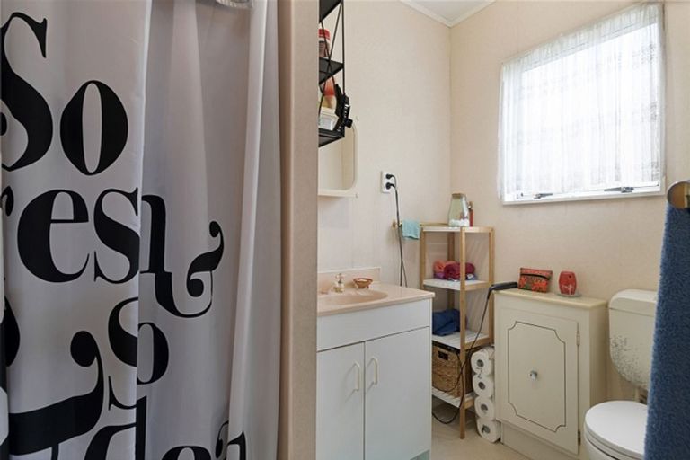 Photo of property in 28 Glynnbrooke Street, Te Atatu South, Auckland, 0610