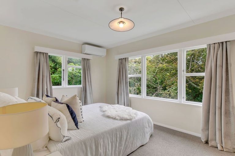 Photo of property in 9 Chester Road, Tawa, Wellington, 5028