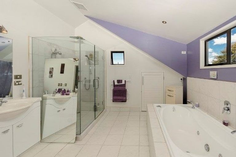 Photo of property in 2 Cyclarama Crescent, Massey, Auckland, 0614