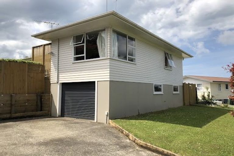 Photo of property in 4 La Trobe Street, Pakuranga Heights, Auckland, 2010