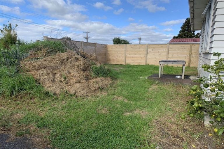 Photo of property in 1/121 Matipo Road, Te Atatu Peninsula, Auckland, 0610