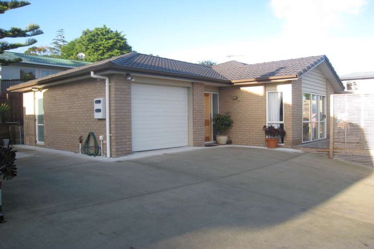 Photo of property in 79a Awaroa Road, Sunnyvale, Auckland, 0612