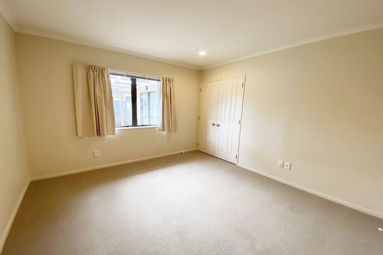 Photo of property in 33 Belcoo Crescent, East Tamaki, Auckland, 2013