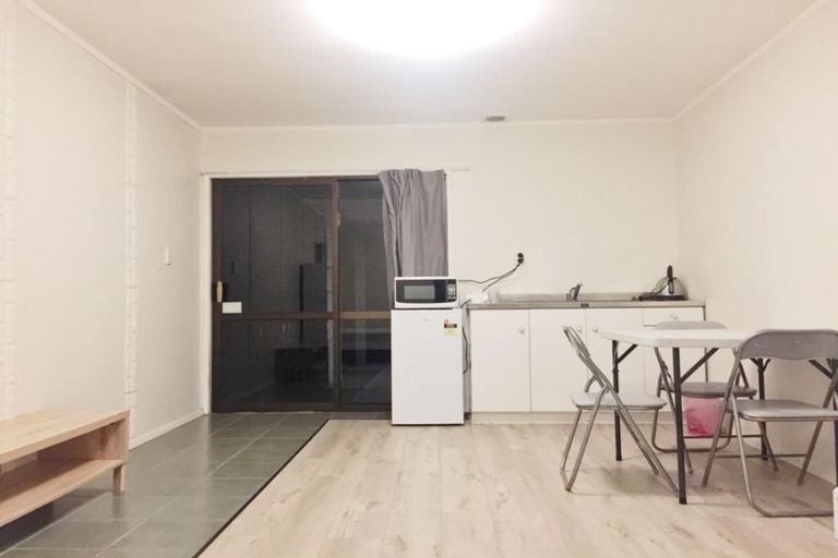 Photo of property in 3/165a Colwill Road, Massey, Auckland, 0614