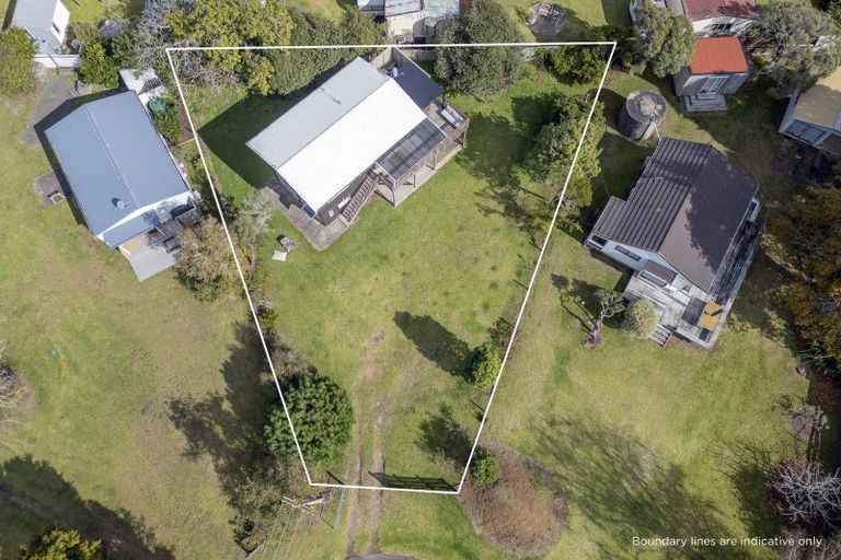 Photo of property in 12 Hardy Place, Cooks Beach, Whitianga, 3591