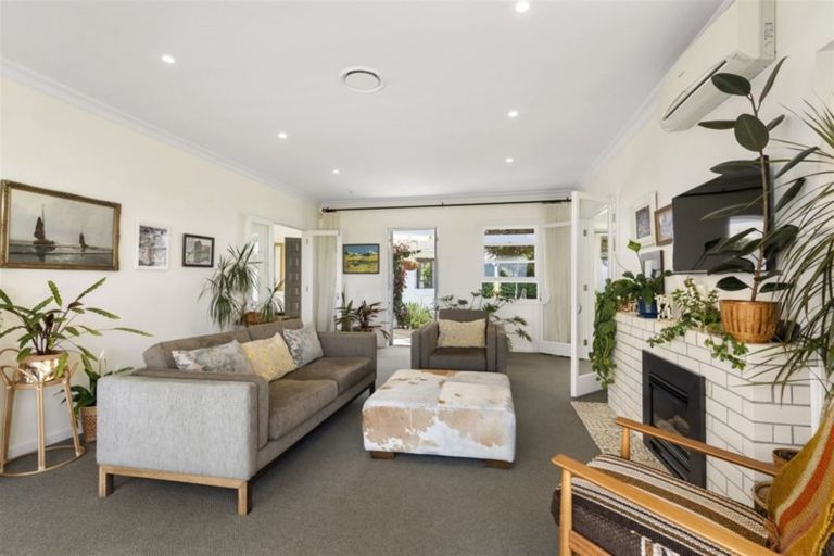 Photo of property in 31b Stanley Point Road, Stanley Point, Auckland, 0624