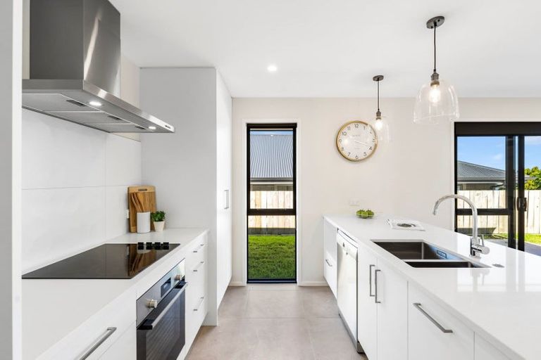 Photo of property in 3 Te Rehutai Rise, Welcome Bay, 3112