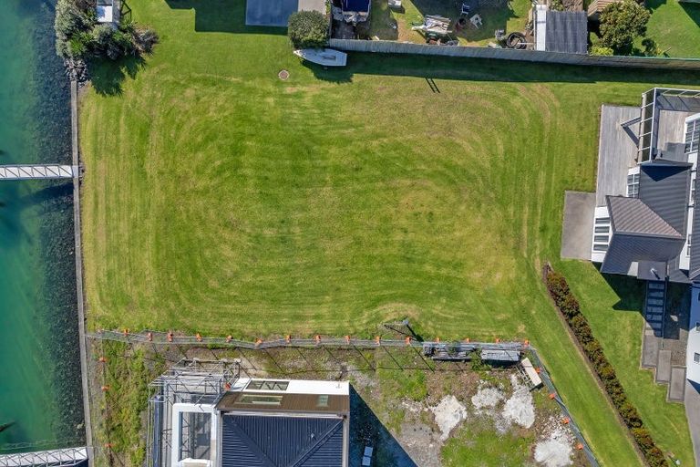 Photo of property in 23 Fred Carr Place, One Tree Point, 0118