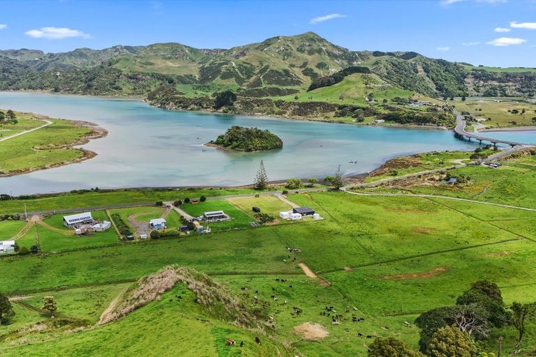 Photo of property in 35 Te Mahoe Road, Mokau, 4376