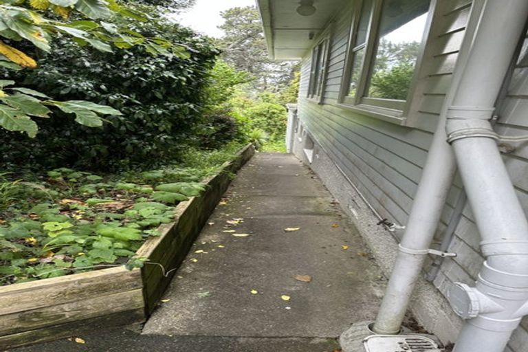 Photo of property in 27 Mahara Avenue, Birkenhead, Auckland, 0626