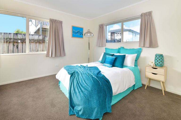 Photo of property in 168 Centreway Road, Orewa, 0931
