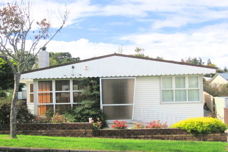 Photo of property in 76 View Road, Henderson, Auckland, 0612