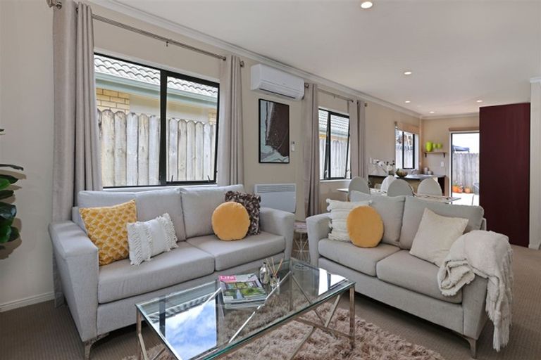 Photo of property in 12 Peachstone Lane, Henderson, Auckland, 0612