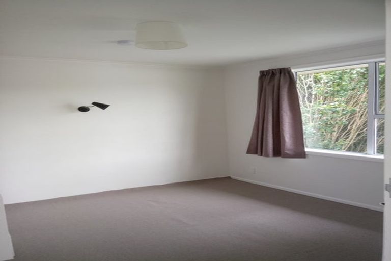 Photo of property in 1/10 Mckelvey Place, Tawa, Wellington, 5028