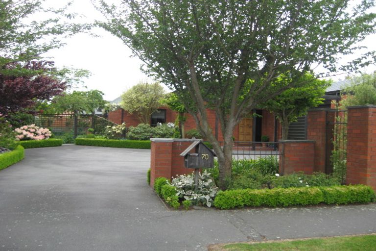 Photo of property in 70 Englefield Road, Northwood, Christchurch, 8051