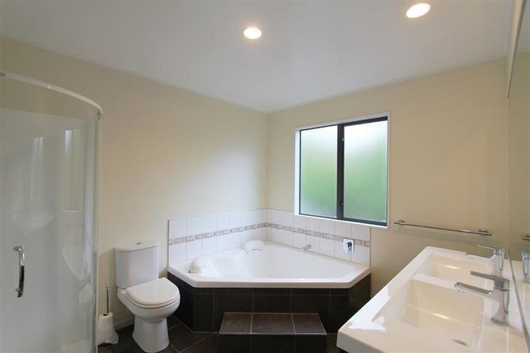 Photo of property in 8 Tiffany Close, Totara Park, Auckland, 2019