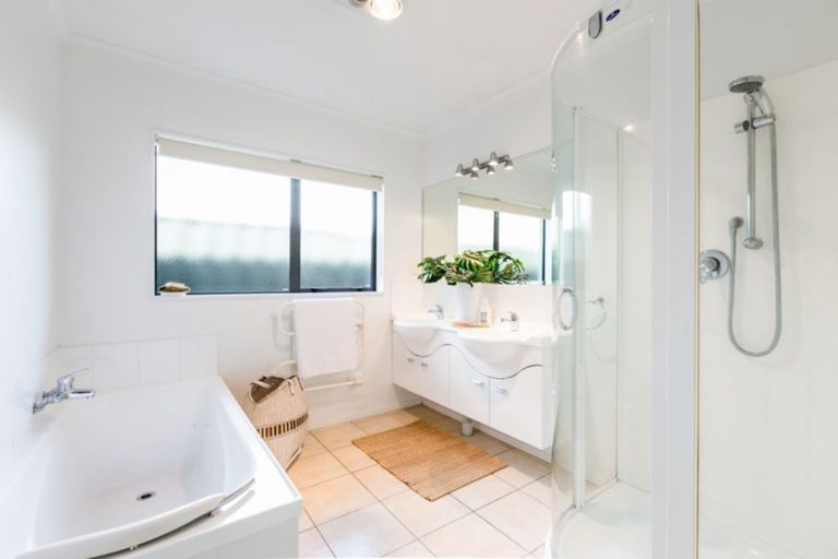 Photo of property in 24 Fairview Place, Havelock North, 4130