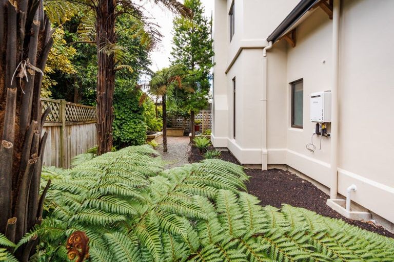 Photo of property in 17a Lincoln Terrace, Hokowhitu, Palmerston North, 4410