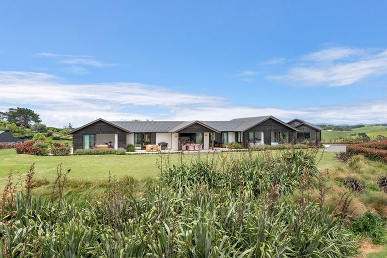 Photo of property in 16 Tamahunga Drive, Matakana, Warkworth, 0985