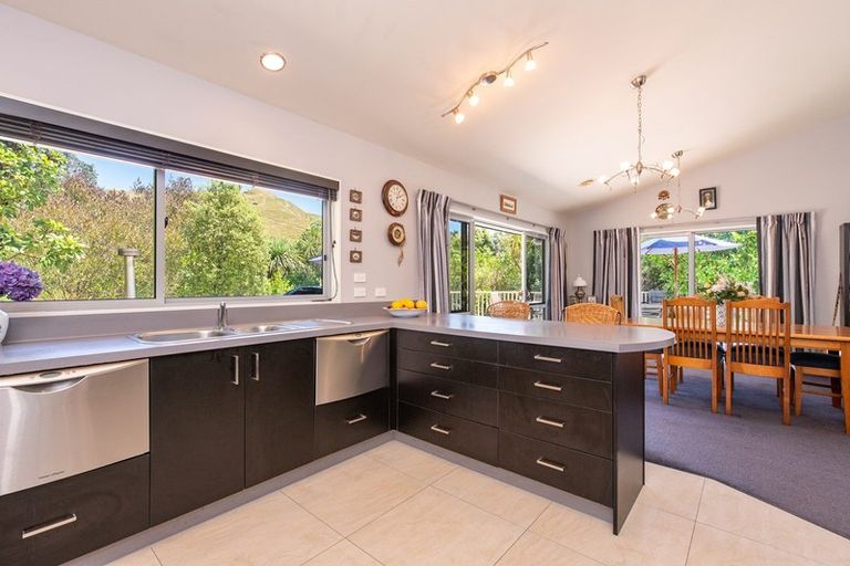 Photo of property in 132 Maui Pomare Road, Nikau Valley, Paraparaumu, 5032
