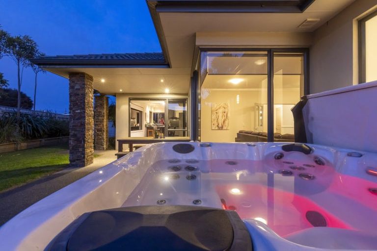 Photo of property in 71 Hillcrest Road, Raumati Beach, Paraparaumu, 5032