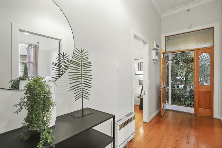 Photo of property in 60 Princes Street, Northcote Point, Auckland, 0627