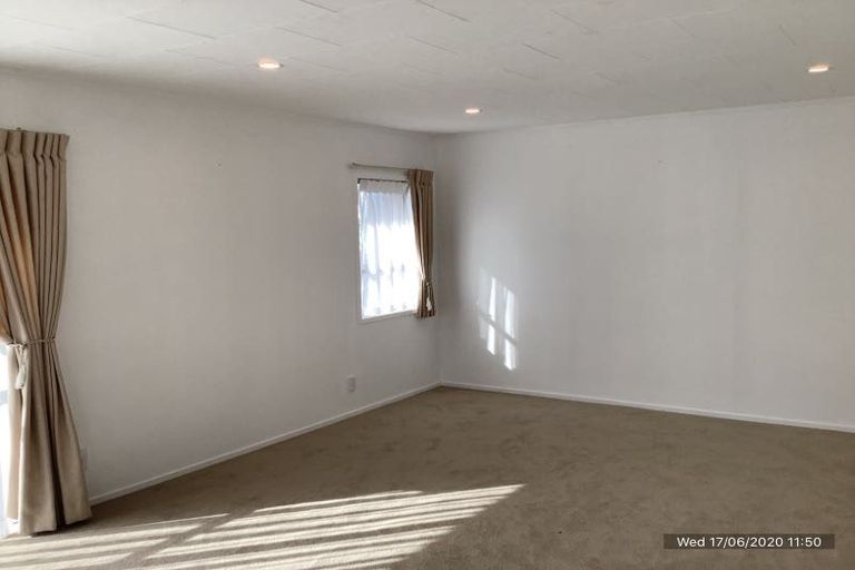 Photo of property in 12 Penruddocke Road, Half Moon Bay, Auckland, 2012